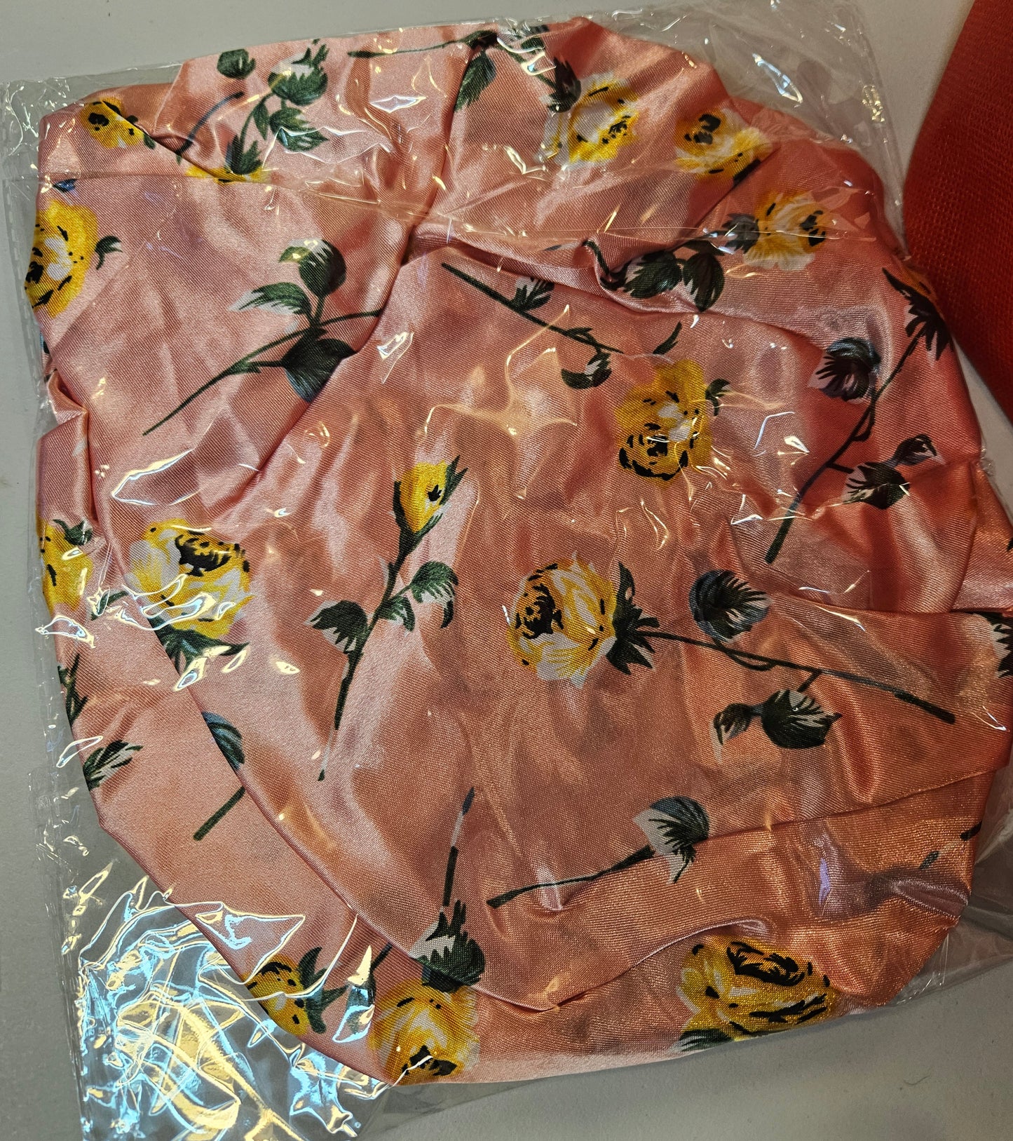 Bonnets en satin